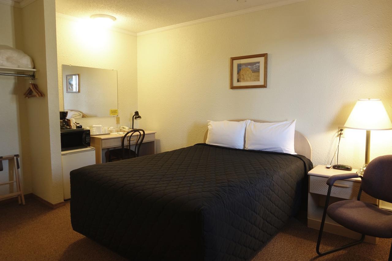 Armada Inn Motel Unity Екстер'єр фото